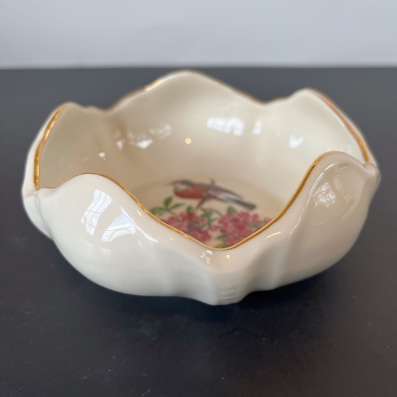 Tulip Bowl China with Gold Trim and Hand Decorated - Picture 2 of 7